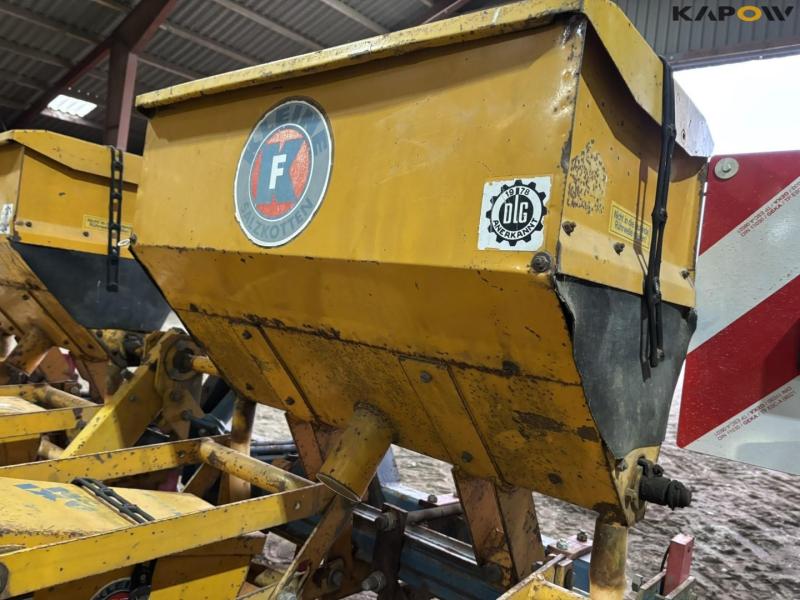 Corn seeder - 4 rows. 25