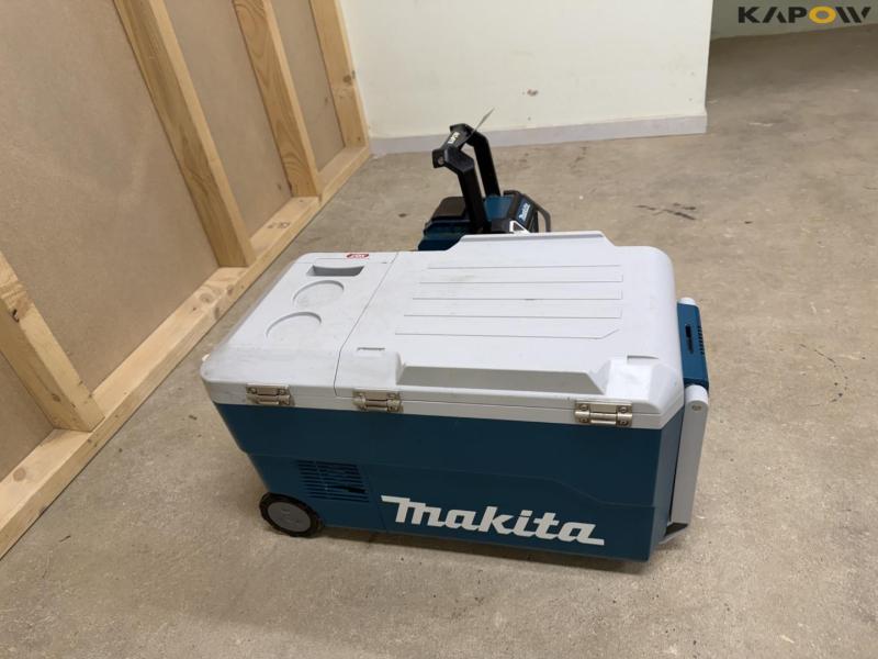 Makita coolbox and radio 4