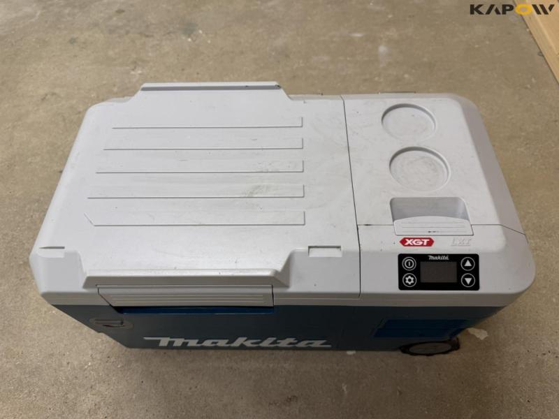 Makita coolbox and radio 7