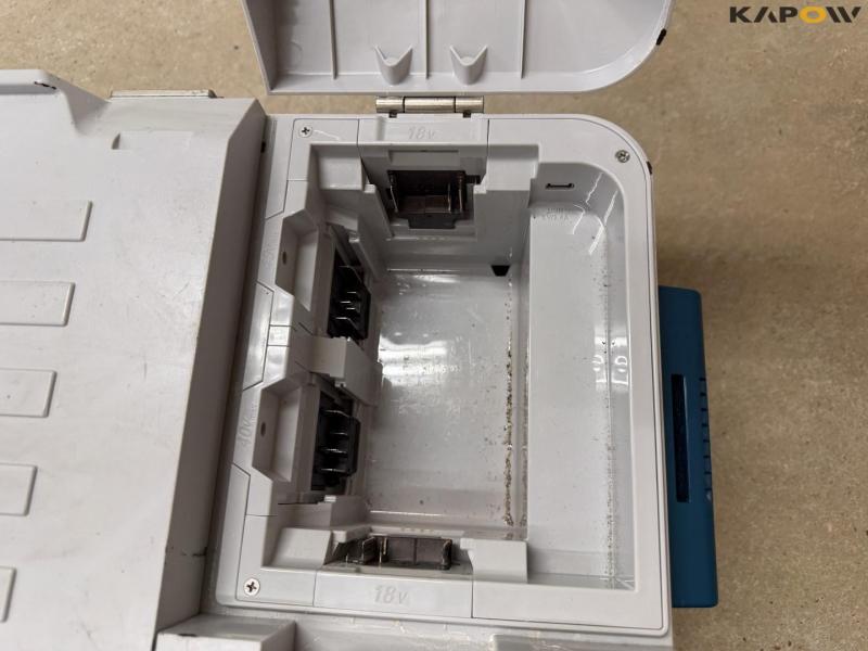 Makita coolbox and radio 9
