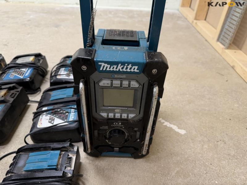 Makita radio, batteries and charger 10