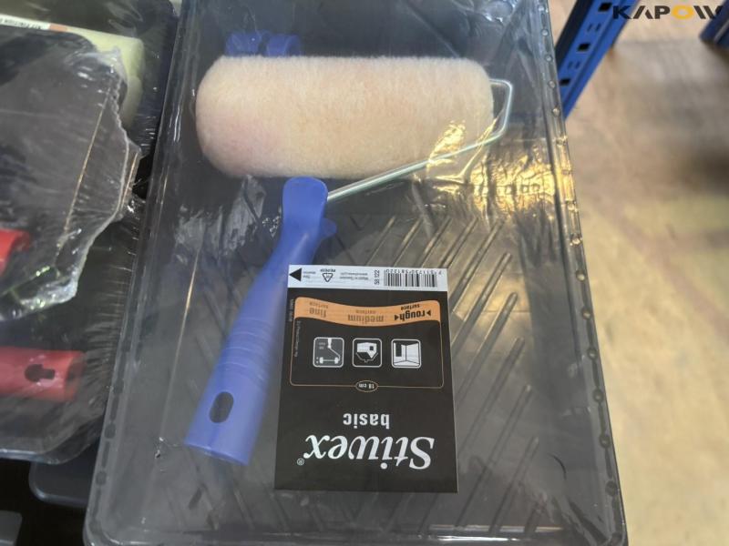 Paint and equipment 32