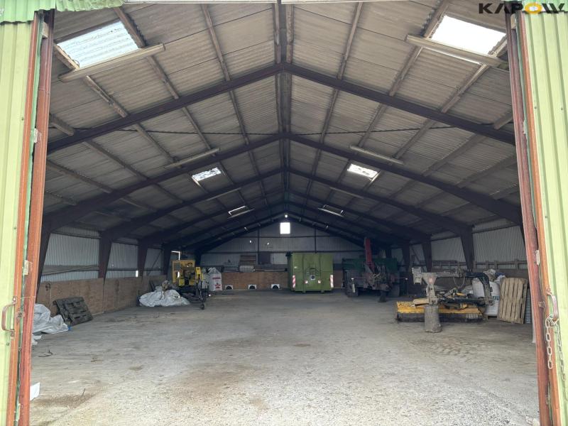 Engine house approx. 400 m2 44