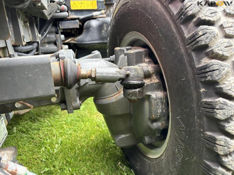 Massey Ferguson 1735 4WD tractor 11