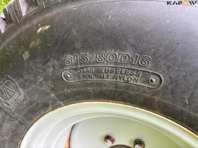 Massey Ferguson 1735 4WD tractor 32