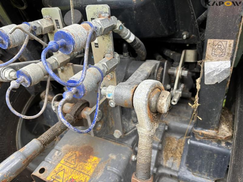 Massey Ferguson 1735 4WD tractor 39