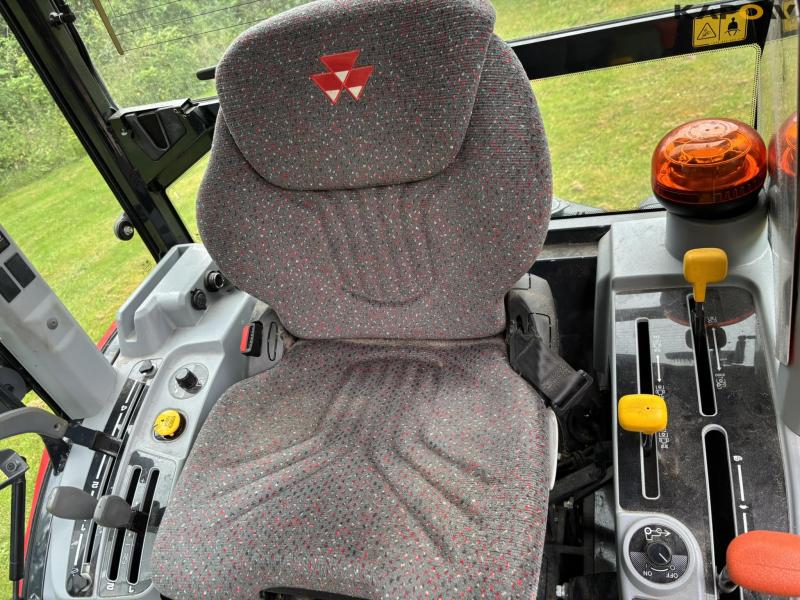 Massey Ferguson 1735 4WD tractor 59