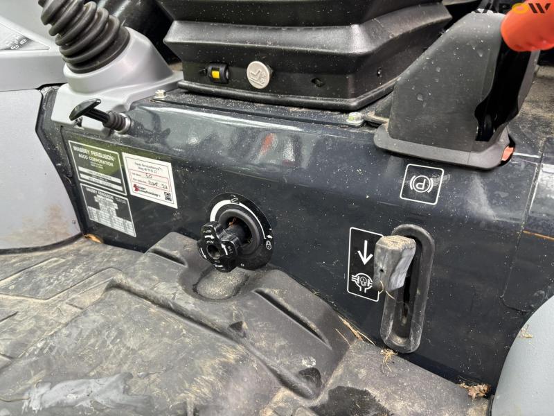 Massey Ferguson 1735 4WD tractor 73