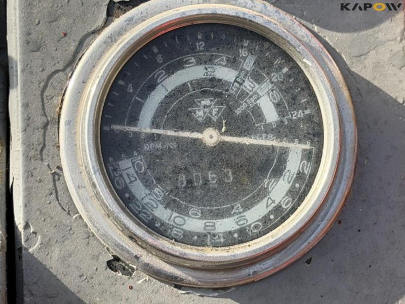 Massey Ferguson 1080 tractor 28