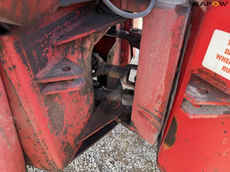 Massey Ferguson 1250 tractor 21