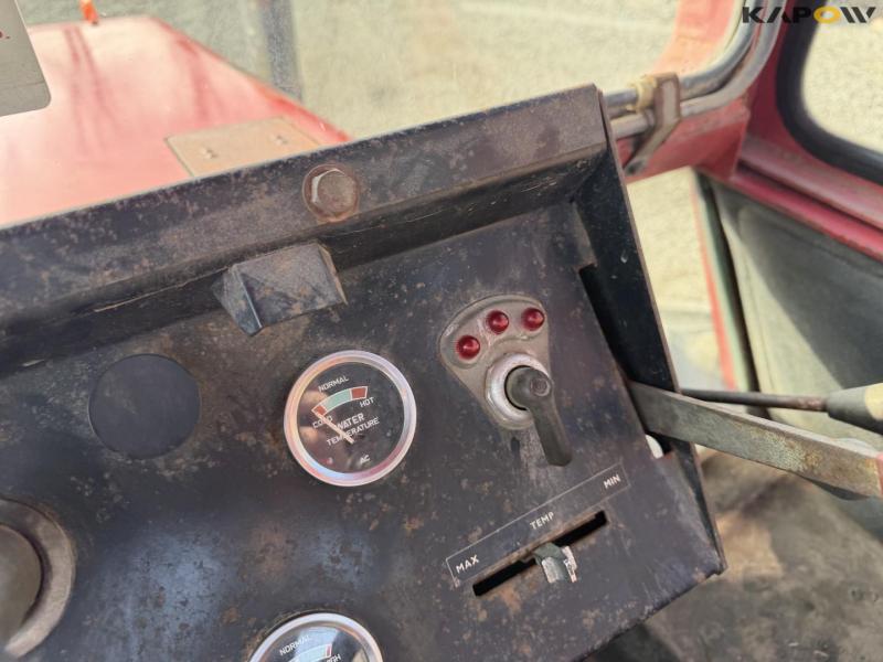 Massey Ferguson 1250 tractor 37