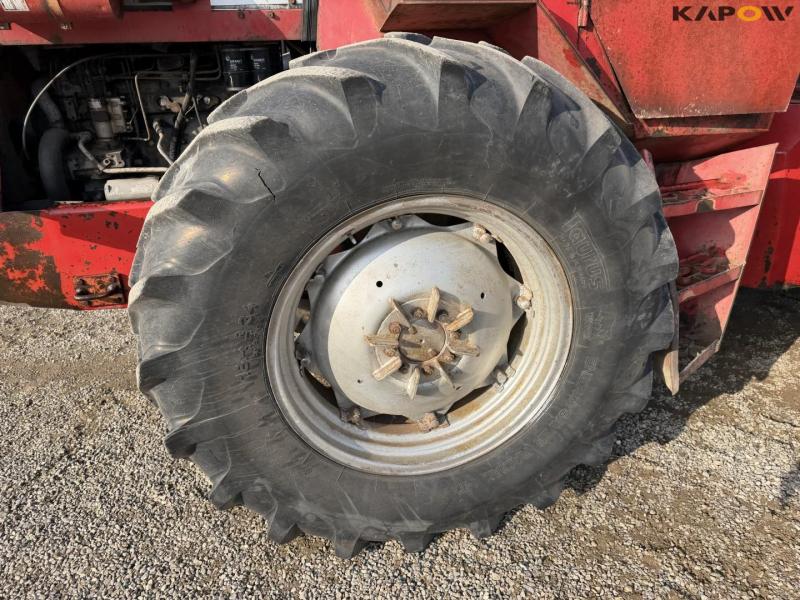 Massey Ferguson 1250 tractor 56