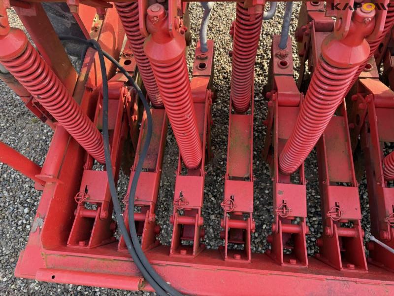 Massey Ferguson 130 seed drill 20