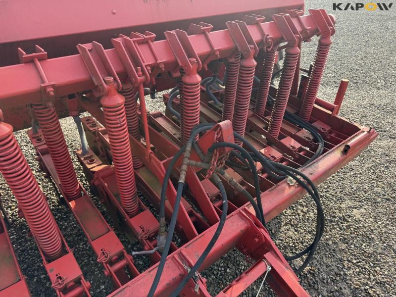 Massey Ferguson 130 seed drill 22