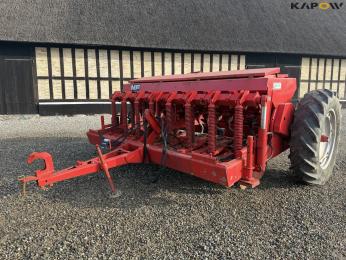 Massey Ferguson 130 seed drill