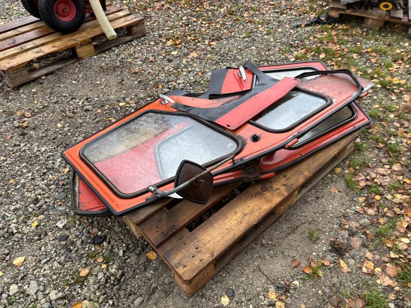 Massey Ferguson 135 doors 3