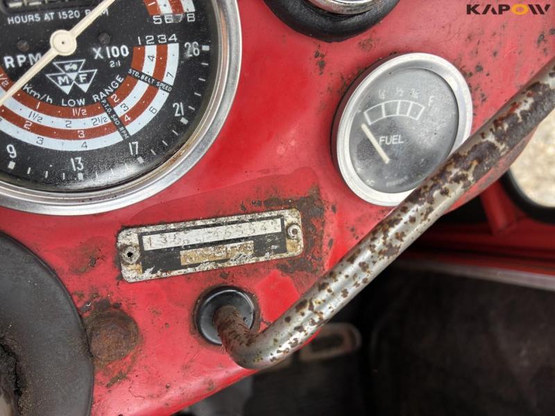 Massey Ferguson 135 tractor 32