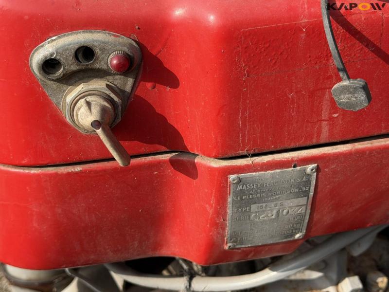 Massey Ferguson 152 tractor 27