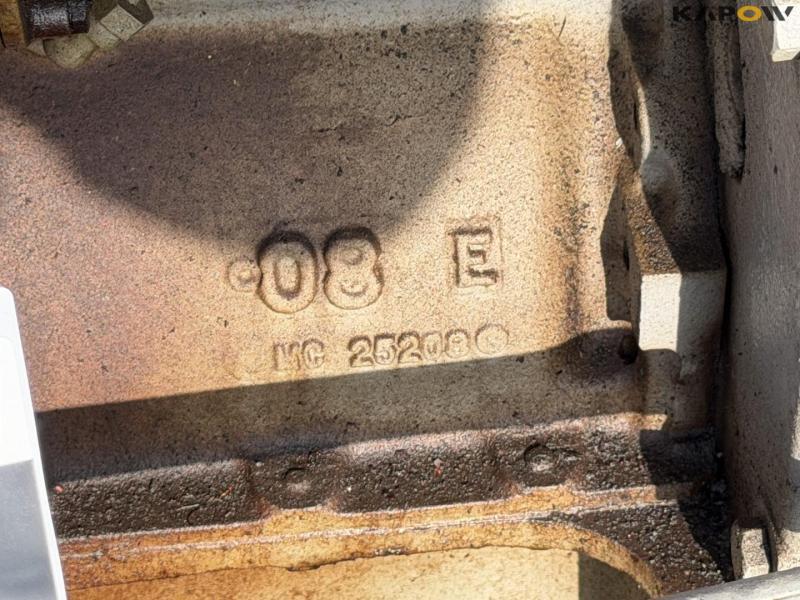 Massey Ferguson 152 tractor 63