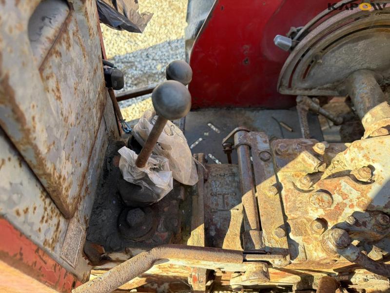 Massey Ferguson 175 tractor 34