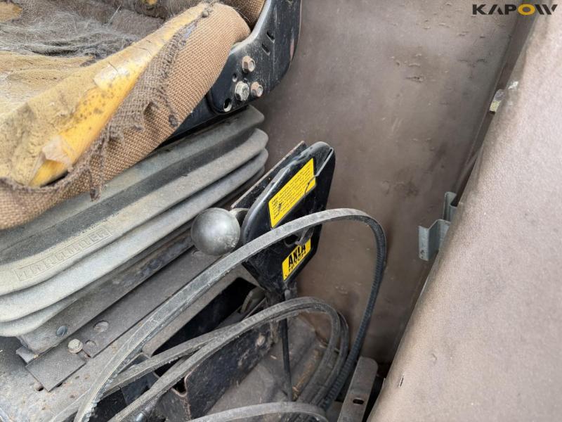 Massey Ferguson 2725 electronic tractor 38