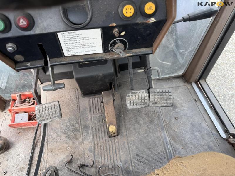 Massey Ferguson 2725 electronic tractor 45