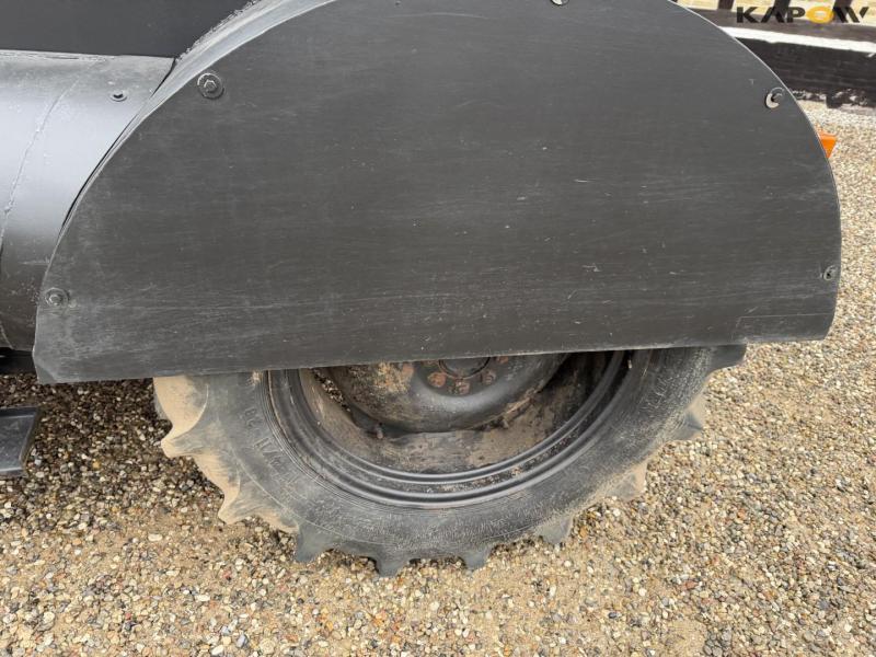 Massey Ferguson 35 tractor 32