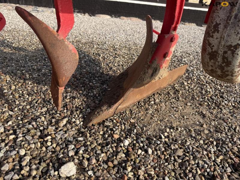 Massey Ferguson 46 plow 18