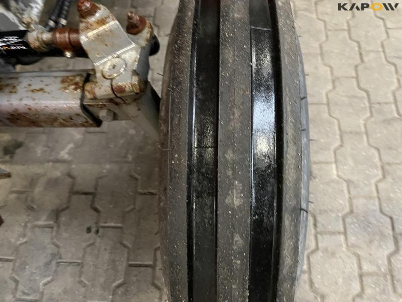 Massey Ferguson 550 tractor 11