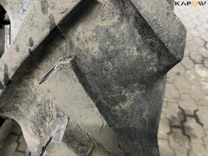 Massey Ferguson 550 tractor 20