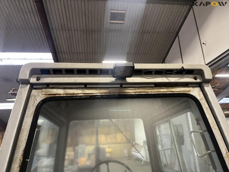 Massey Ferguson 550 tractor 25