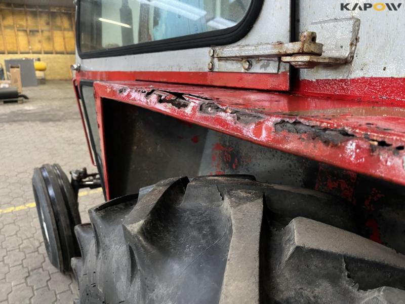 Massey Ferguson 550 tractor 28