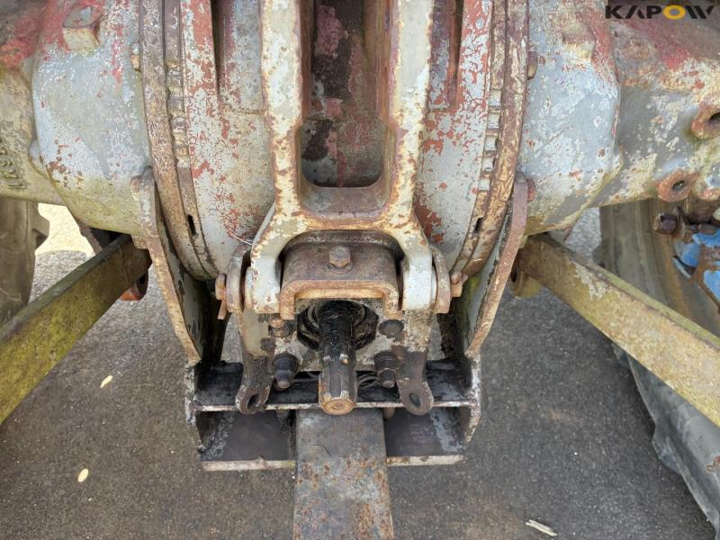 Massey Ferguson 590 tractor 32