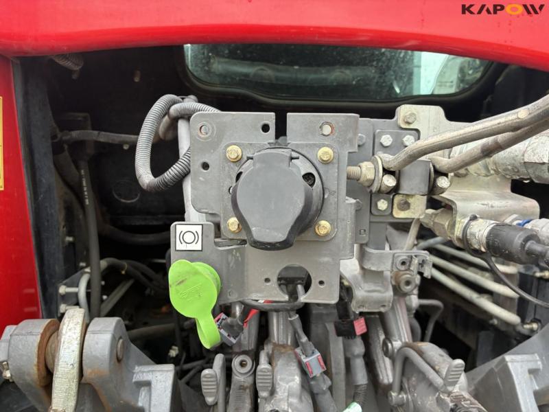 Massey Ferguson 6715S Dyna-6 tractor 27