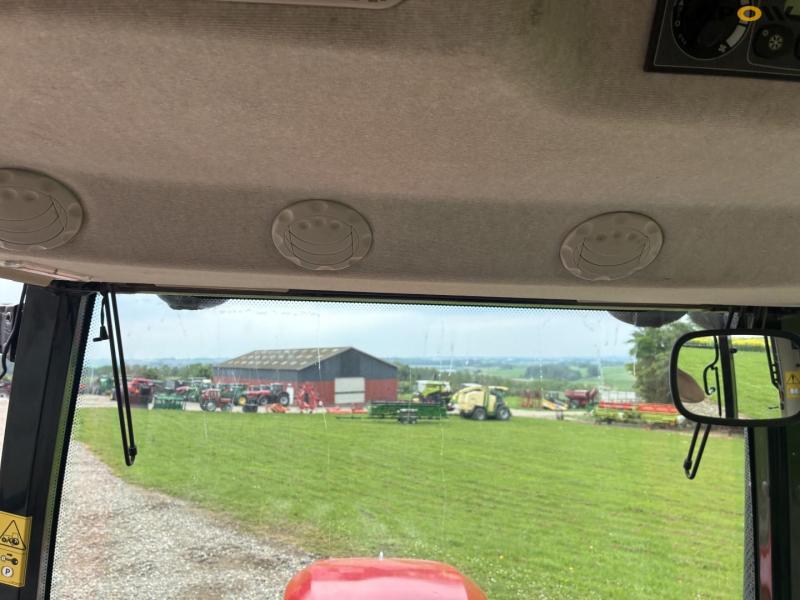 Massey Ferguson 6715S Dyna-6 tractor 38