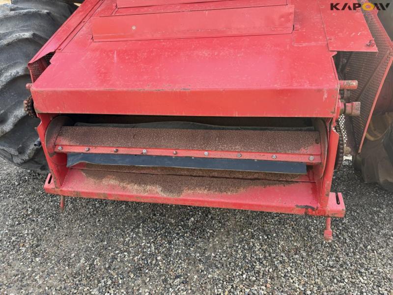 Massey Ferguson 760 combine harvester 14