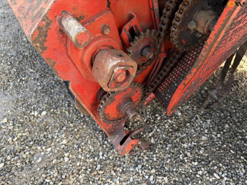 Massey Ferguson 760 combine harvester 14