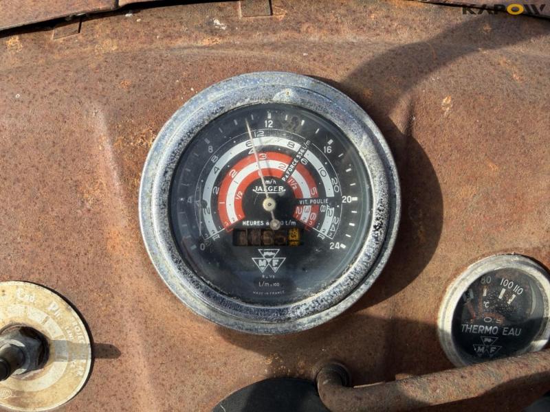 Massey Ferguson 835 tractor 26