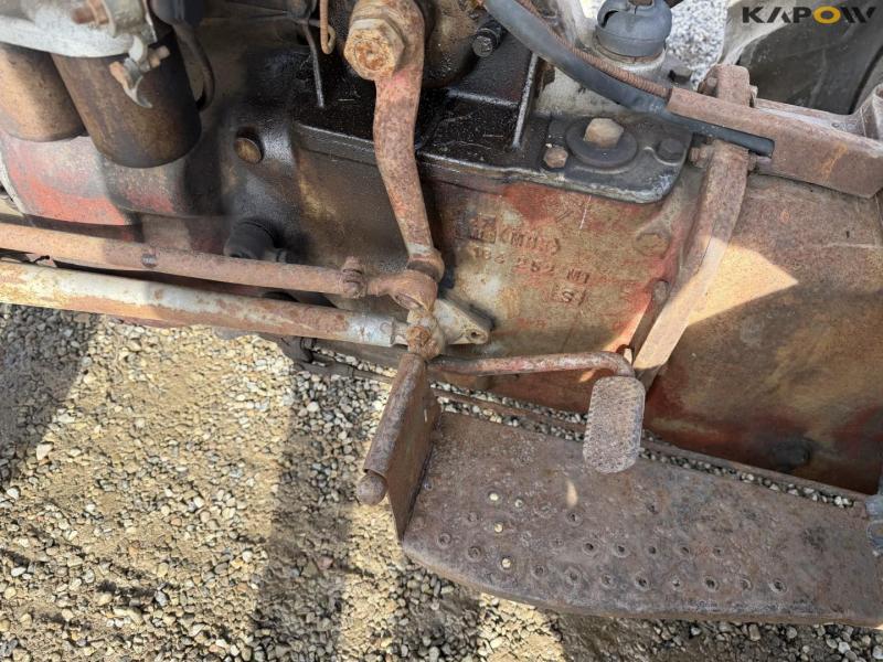 Massey Ferguson 835 tractor 28