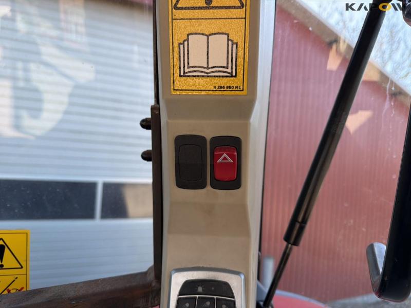 Massey Ferguson 8690 tractor with front loader 57