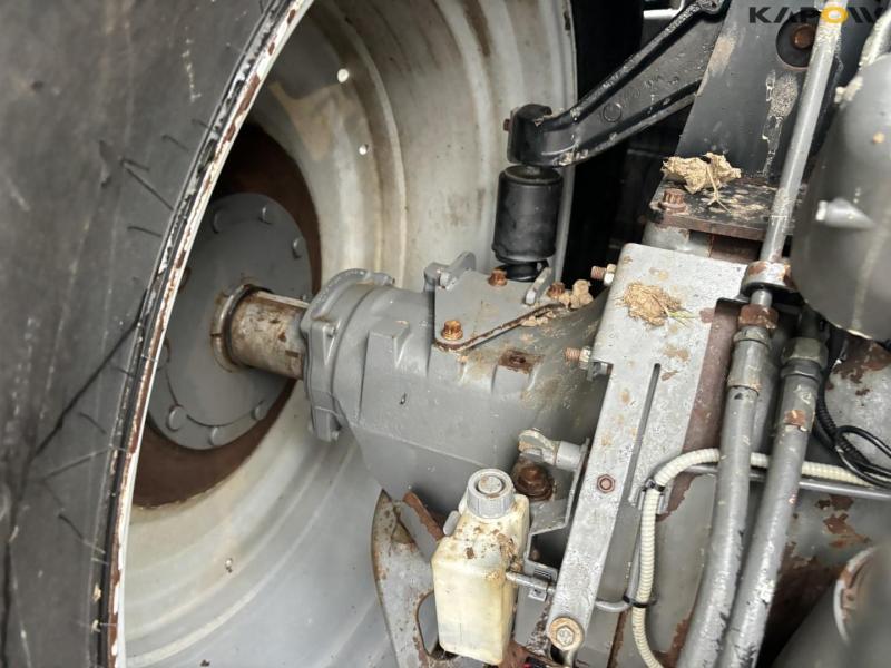 Massey Ferguson 8690 tractor 30