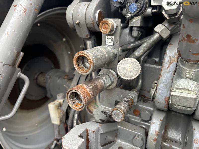 Massey Ferguson 8690 tractor 36