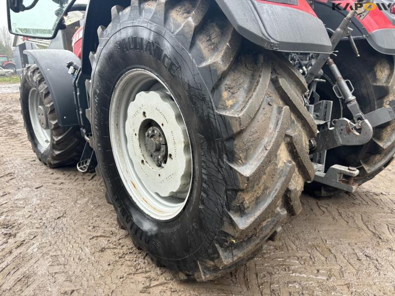 Massey Ferguson 8690 tractor 81