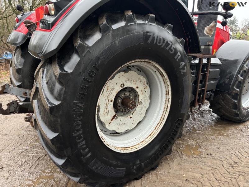 Massey Ferguson 8690 tractor. 83