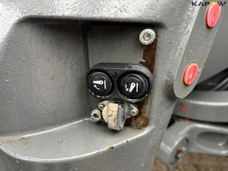 Massey Ferguson 8740S tractor 16