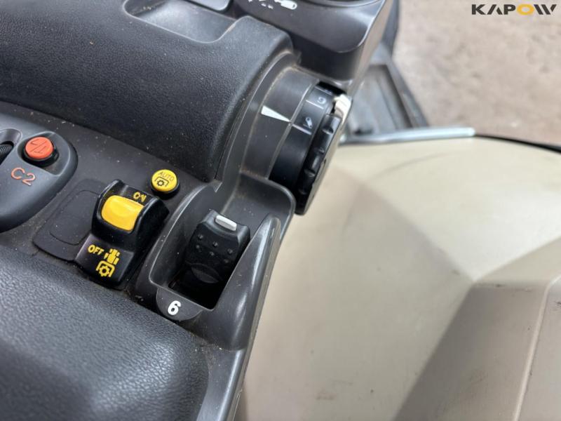 Massey Ferguson 8740S tractor 60