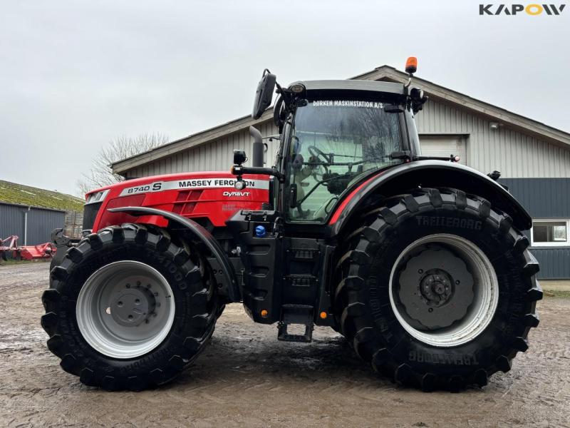Massey Ferguson 8740S tractor 8