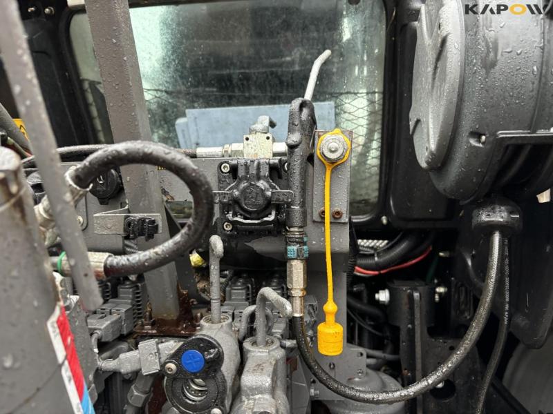 Massey Ferguson 8740S tractor 32