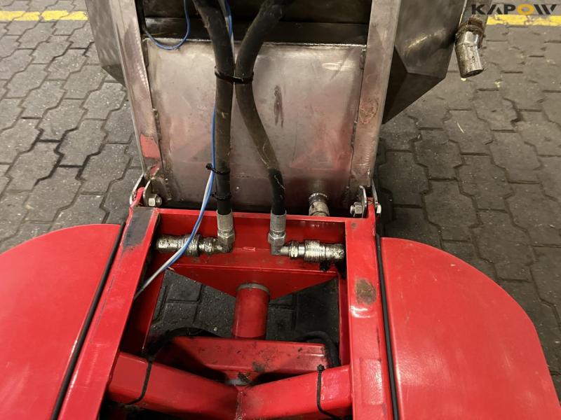 MC 600 feed wagon 23