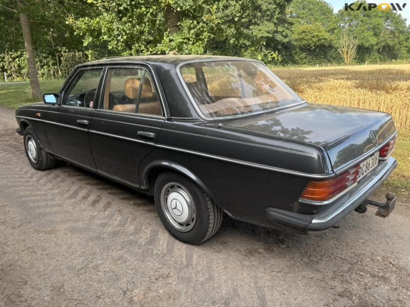 Mercedes-Benz 240D W123 7